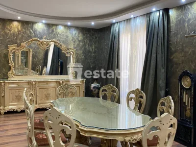 4+2 с 2 уровнями в центре Батуми, $2000