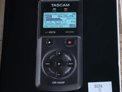Микрофон-рекордер TASCAM DR-05XP