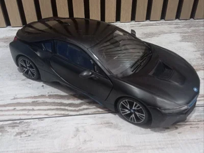 Машинка на пульте управления BMW i8