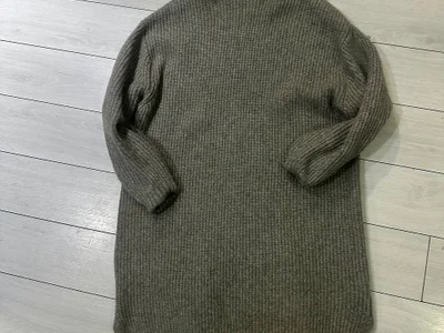 Свитер серый H&M платье