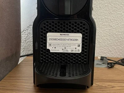 Кофемашина Nespresso Inissia и стойка для капсул