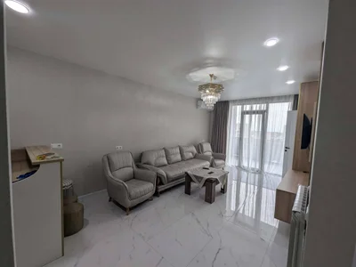 3 комнаты, 2 спальни на ул. Лорткипанидзе, $900