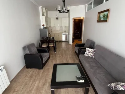 Долгосрочная аренда 3-комнатной квартиры в Khimshiashvili District