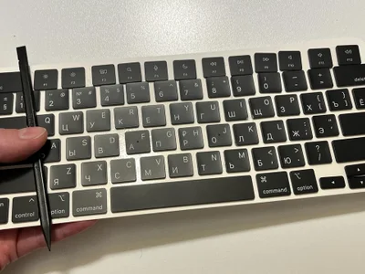 Силиконовая накладка с русскими буквами для MacBook