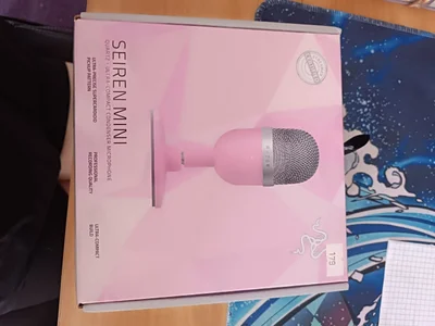 Конденсаторный микрофон Razer Seiren Mini розовый