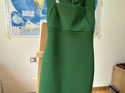 Платье H&M розовое с пайетками