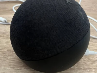Умная колонка Amazon Alexa