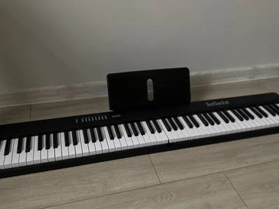 Продаю портативный синтезатор 🎹