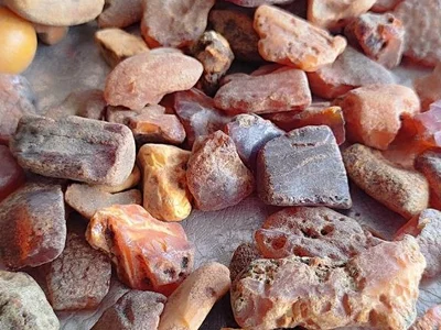 Необработанный янтарь