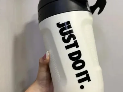 Бутылка для воды Nike Just Do It 1.89L
