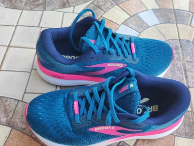 Женские беговые кроссовки Brooks Ghost 16 GTX