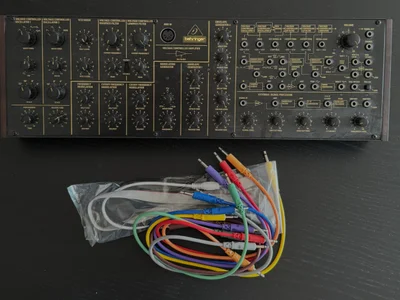 Синтезатор Behringer K-2 с патчами