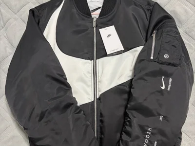 Куртка бомбер Nike swoosh