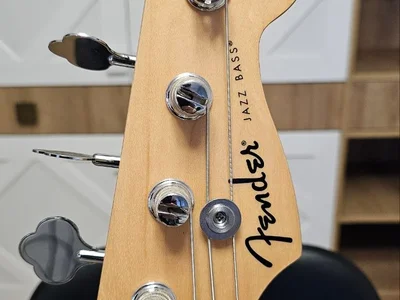 Бас-гитара Fender Standard Jazz Bass