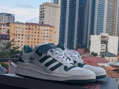Кроссовки Adidas 42