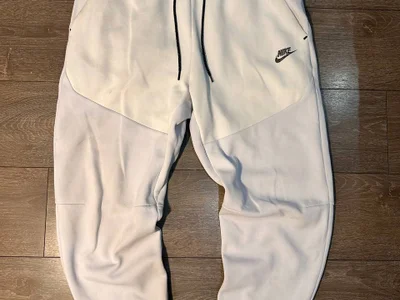 Спортивные штаны Nike Tech Fleece
