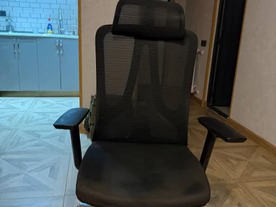 Игровое компьютерное кресло