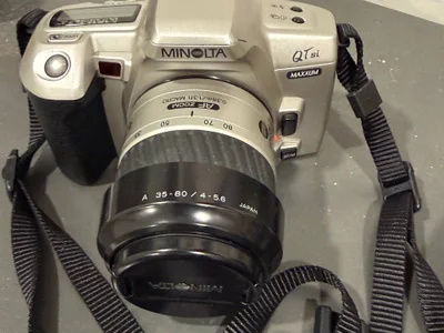 Пленочный фотоаппарат Minolta QTsi 35-80mm
