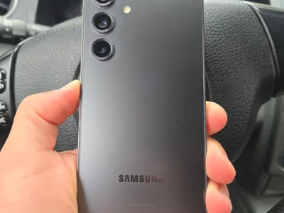 Samsung Galaxy S24 (американская версия)