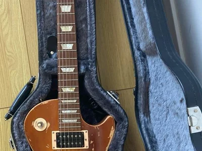 Электрогитара Gibson Les Paul Tribute 2011