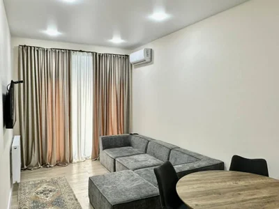 1+1 рядом с Metro City, $650