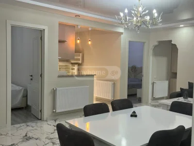 3-комнатная квартира, 80 м², $550