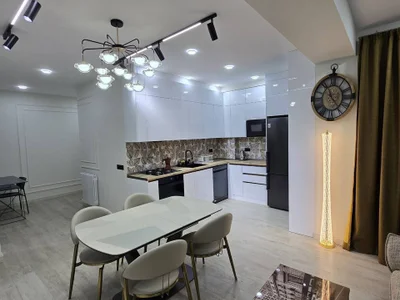 2 спальни, Тбел Абусеридзе 21, $1000