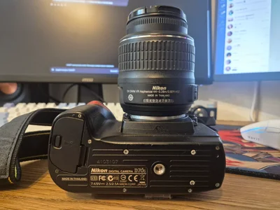Зеркальный фотоаппарат Nikon D70s с объективом 18-55mm