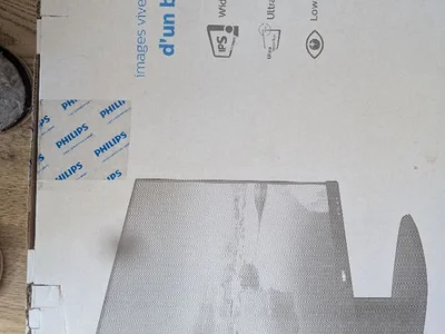 Монитор Philips сломанный