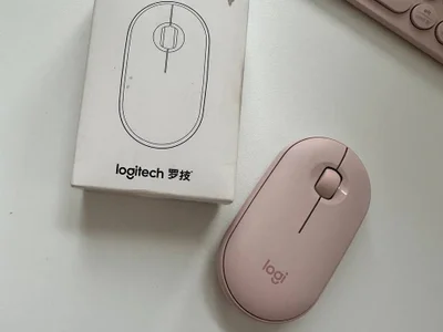 Розовая мышь Logitech Pebble (радио и блютуз)