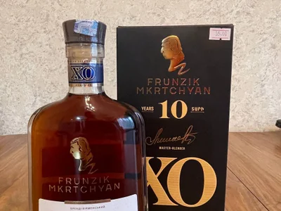 Красное вино Frunzik 10 лет