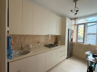 Квартира с октября В старом здании. Адрес: , Лермонтов N46. Площадь: 45 кв м Комнаты: одна с