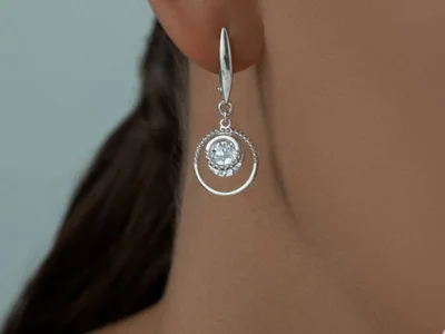 Серебряные новые серьги с фианитом