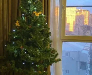 Искусственная новогодняя елка