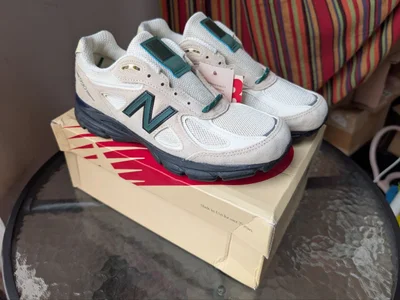 Кроссовки New Balance 990v4