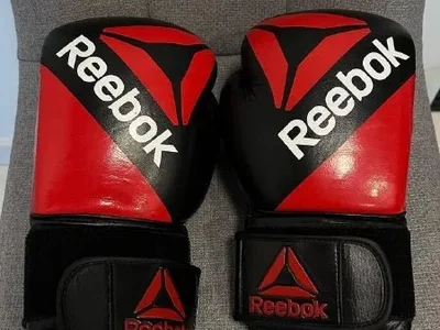 Боксерские перчатки Reebok 16 oz