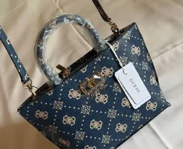 Сумка Guess
