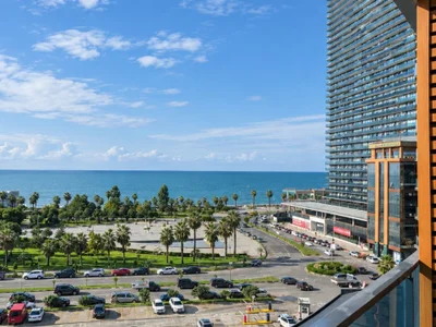 Просторная квартира 53.5 кв.м с прямым видом на море в Metro City Legend Residence