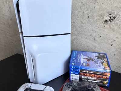 PlayStation 5 Slim Disc Edition с белым DualSense и кабелями