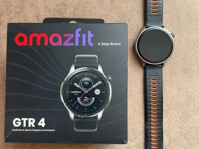 Умные часы Amazfit GTR 4