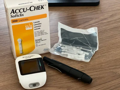 Глюкометр Accu-Chek Instant с аксессуарами