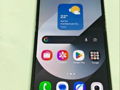 Samsung Galaxy Z Flip6 8/256GB с чехлами