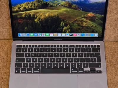 MacBook Air 13 M1 / 8GB / 256GB Space Gray