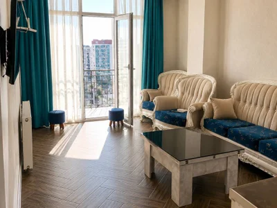 3-комнатная квартира с 2 спальнями, $600