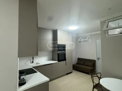 3-комнатная квартира, 54 м², $550