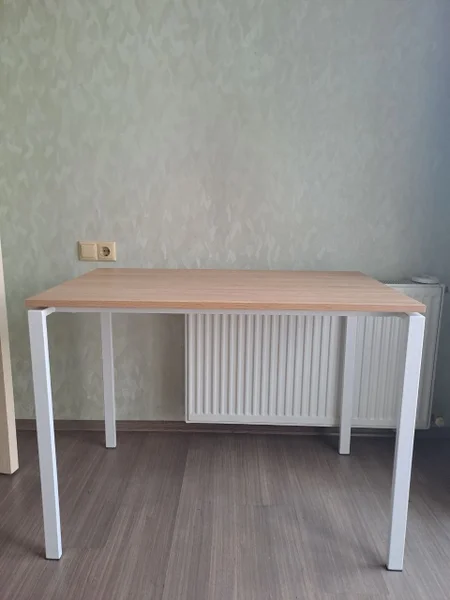 Стол 100х60, высота 75см.