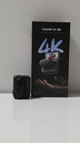 📸 **Insta360 go3s** - мега компактная 4к экшен камера. Размер самой камеры без кейса - как большой палец человека. Отдам с коробкой и всеми аксессуарами.