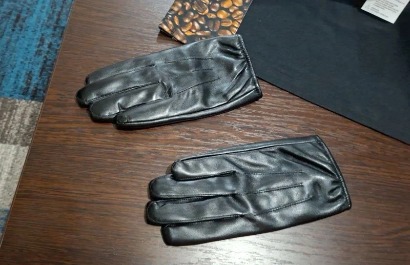 Кожаные перчатки