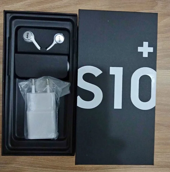 Комплект поставки Samsung Galaxy S10+