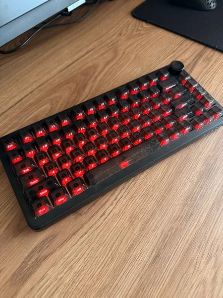 **Магнитная игровая клавиатура с RGB-подсветкой и частотой опроса до 8000 Гц.**